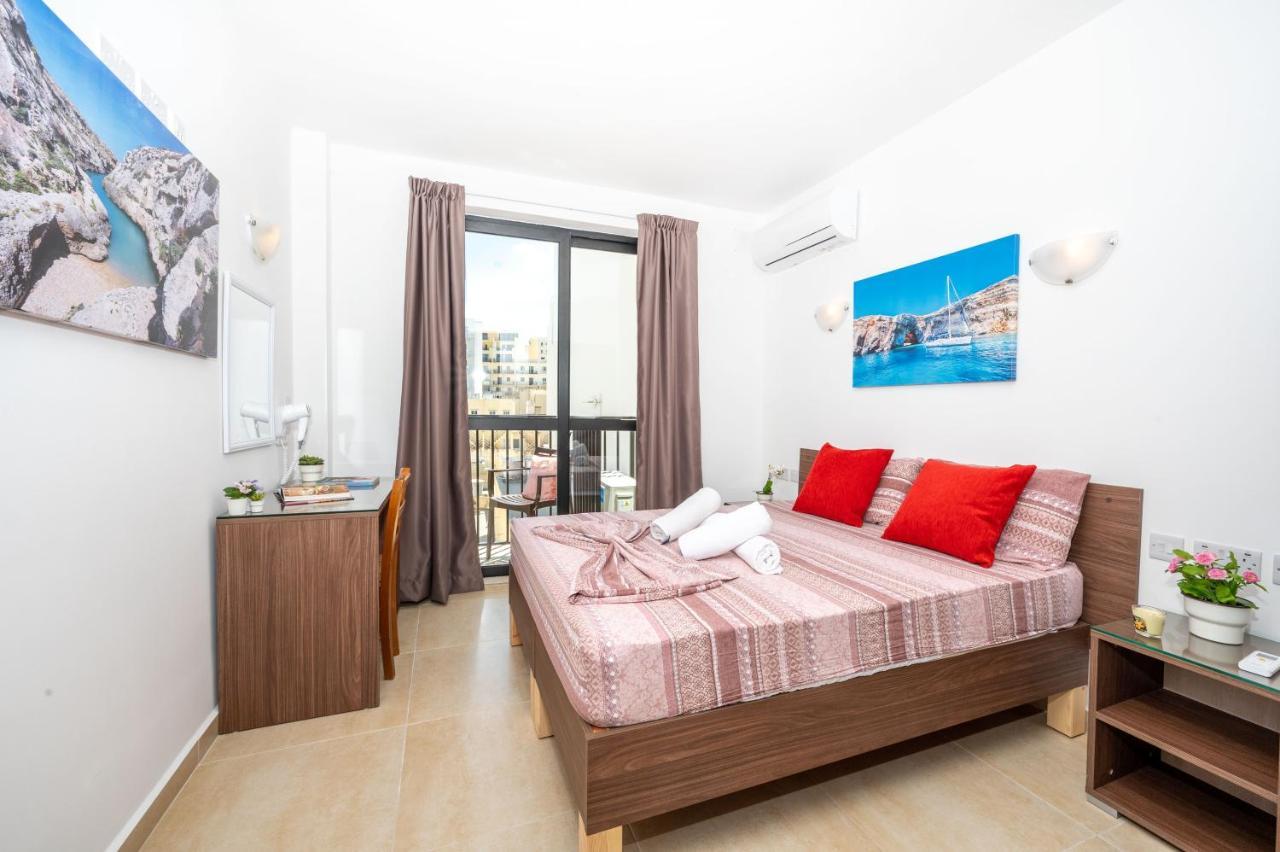 Sea Bliss With Terrace Just Off Seafront In - By Getawaysmalta Appartamento