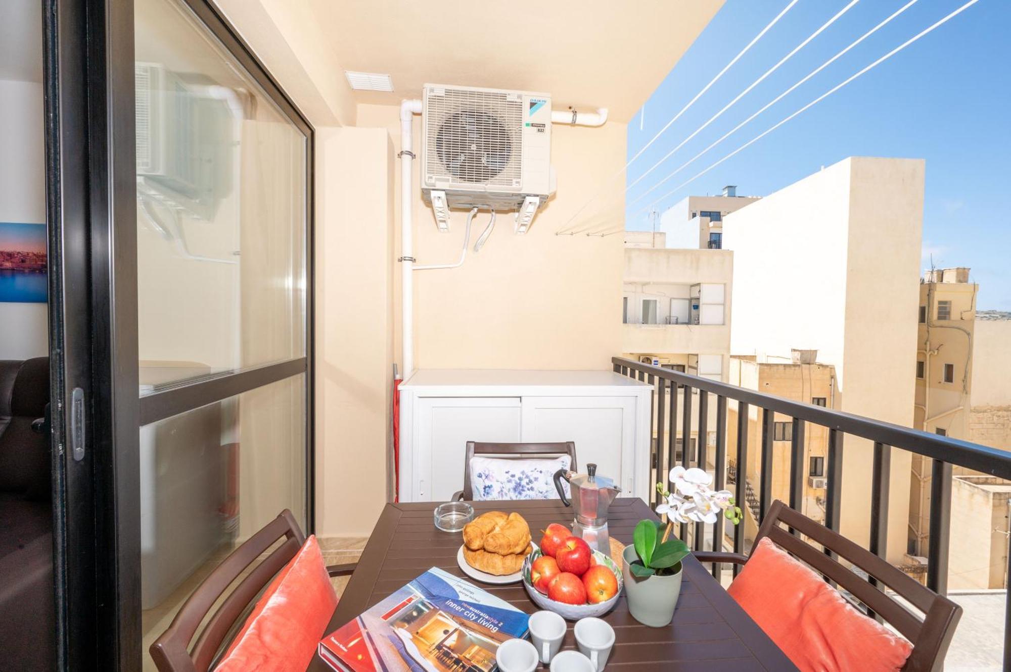 Appartamento Sea Bliss With Terrace Just Off Seafront In - By Getawaysmalta *